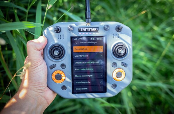 BaitStar Baitboats Xpert Carbon AllinOne Futterboot (Baitthrower, GPS & Echolot)