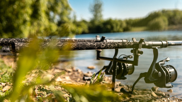 Sonik Xtractor+ Dark Camo Caña para Carpa