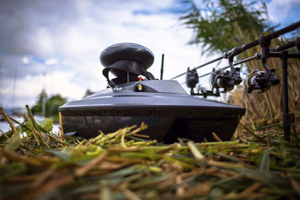 BaitStar Baitboats Xpert Carbon AllinOne Futterboot (Baitthrower, GPS & Echolot)