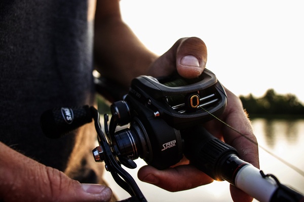 Lew's Super Duty 300 RH Baitcaster Reel