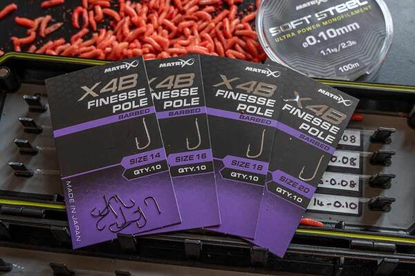 Matrix X4B Finesse Pole Witvis Haken (10 Stuks)