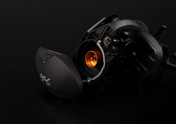 Spro JC Elite MG 8.1:1 Left XG Carrete Baitcaster