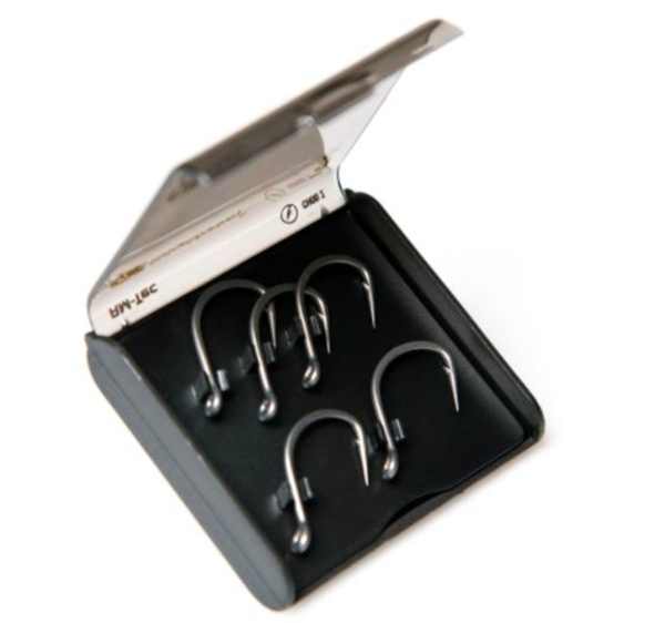 Mega Adventure Carp Box, vollgepackt mit Endtackle bekannter A-Marken! - RidgeMonkey Chod Haken