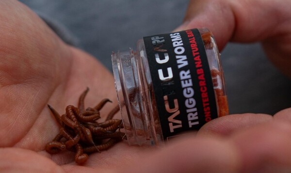 Tactic Carp Trigger Worms Natural Baits (30ml)