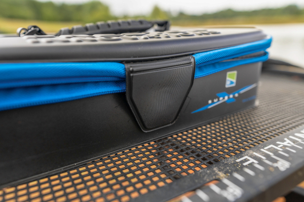 Preston Supera X EVA System Köderaufbewahrung (Incl. 3+1 Köderbehälter)