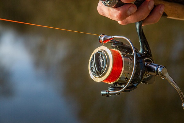 Ultimate Aurum Spinnrolle (Inkl. Ersatzspule)