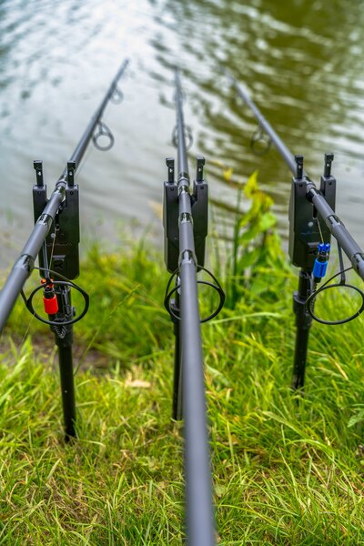 Korum KRI 3 Conjunto de Alarma Remota e Indicador para Cañas (Con Colgantes)