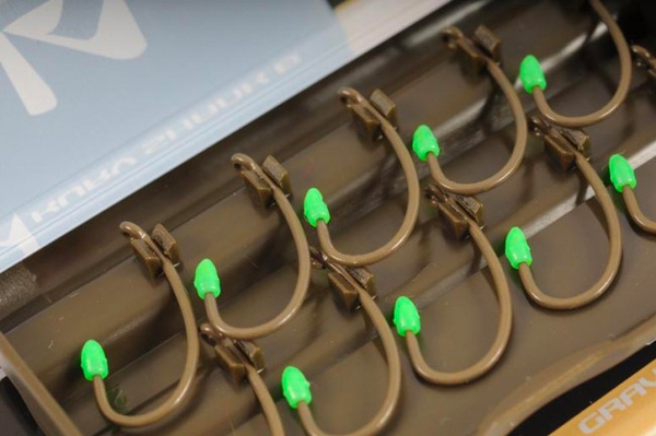 Korda Kaptor Hook Pack mit 50 high-tech camouflage Karpfenhahaken!