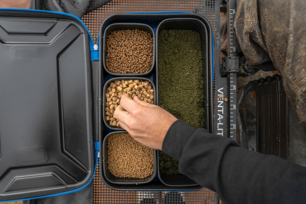 Preston Supera X EVA System Köderaufbewahrung (Incl. 3+1 Köderbehälter)