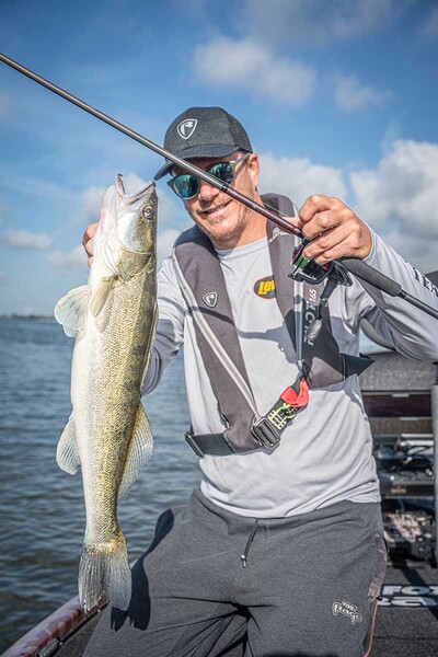 Fox Rage Warrior Zander Jig Caña Spinning 2,4 m (10-30 g)