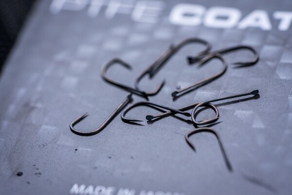 Guru Fine Wide Gape Coarse Hooks Barbless (10 pieces)