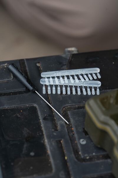 Korum Smokescreen Speci Quick Stop Kit (12 Pieces) (Incl. Needle!)