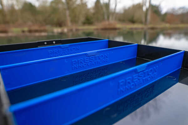 Preston Absolute Mag Lok - Tiefer Seitenauszug mit herausnehmbaren Trennwänden