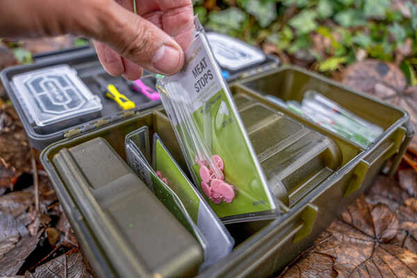 Korum Roving Blox Fully Loaded Tacklebox (Includes 5 Baiting Tools)