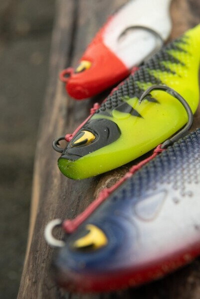 Black Cat Mad Flash Spin Catfish Tail Spinner 14cm (82g)