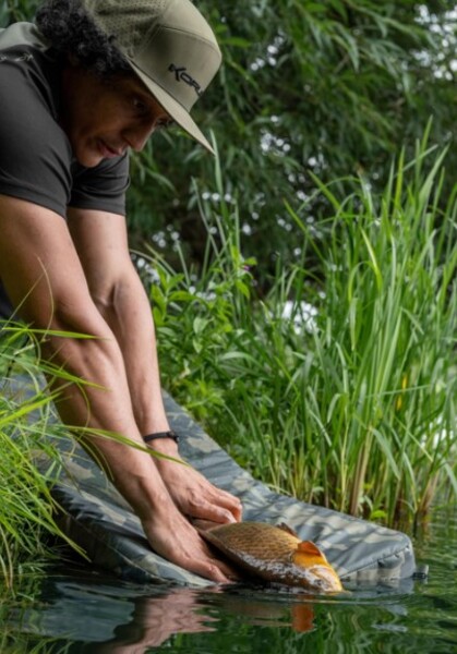 Korum Camo Fishcare Set Onthaakmat (Incl. Weegzak)