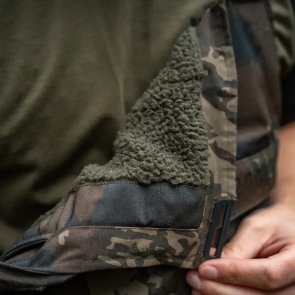 Nash ZT Helluva Peto Impermeable y Tirante Camo