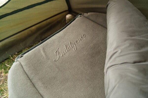 Nash Indulgence 4 Leg Junior Sleep System Camo Bedchair (Incl. Blanket)