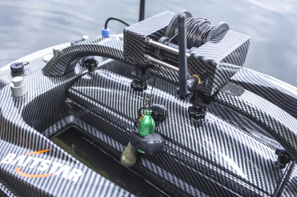 Łódka Zanętowa BaitStar Baitboats Pro All-in-One Carbon (Incl. Echosonda & GPS)