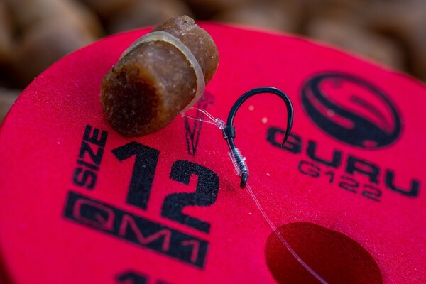 Guru QM1 Spoeltje Met Bait Bands Ready Rigs 38cm (8pcs)