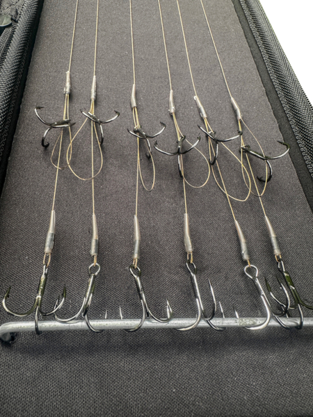 Westin Estuche para Bajos de Línea (Espacio para Hasta 20 Anzuelos Stinger)