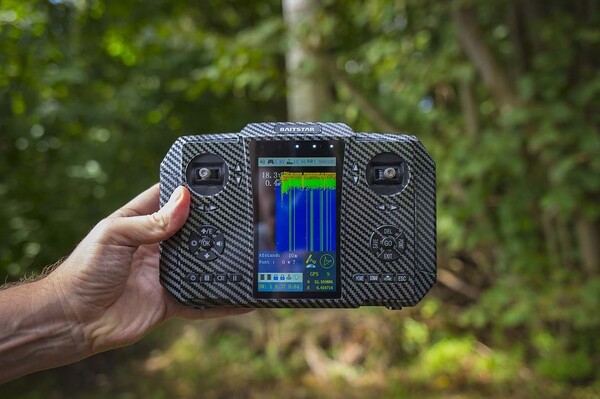 Łódka Zanętowa BaitStar Baitboats Pro All-in-One Carbon (Incl. Echosonda & GPS)