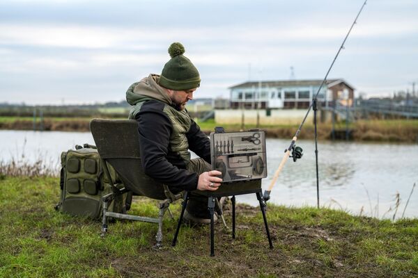 Korum Mega Blox Station Fully Loaded Tacklebox (Incl. Baiting Tools!)