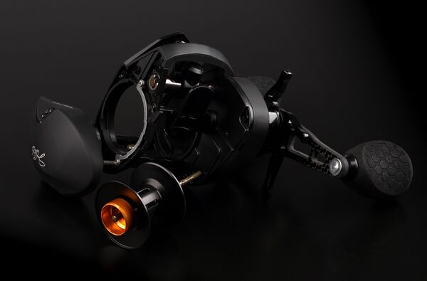 Spro JC Elite MG 5.6:1 Links LG Baitcaster-Rolle