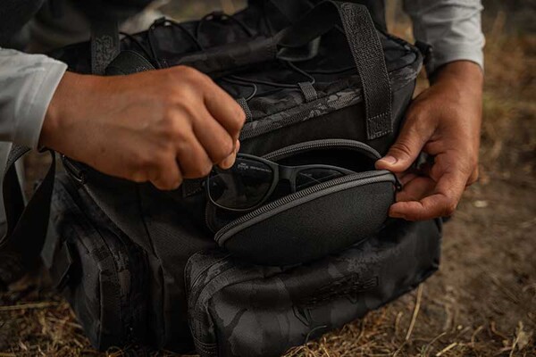 Fox Rage Camo Voyager Medium Tackle Bag (Incl. 6 Tackle boxes)