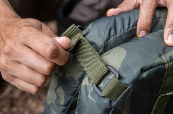 Korum Camo Fishcare Set Onthaakmat (Incl. Weegzak)