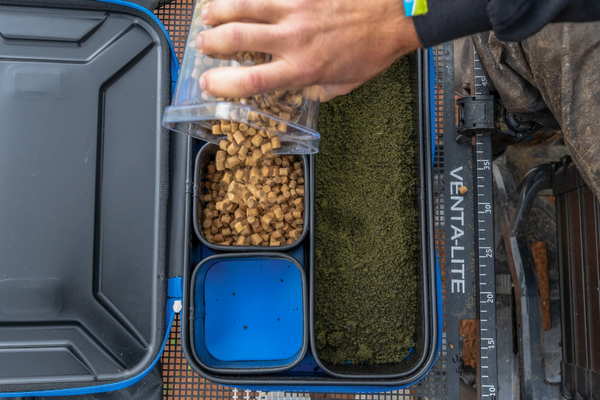 Preston Supera X EVA System Köderaufbewahrung (Incl. 3+1 Köderbehälter)