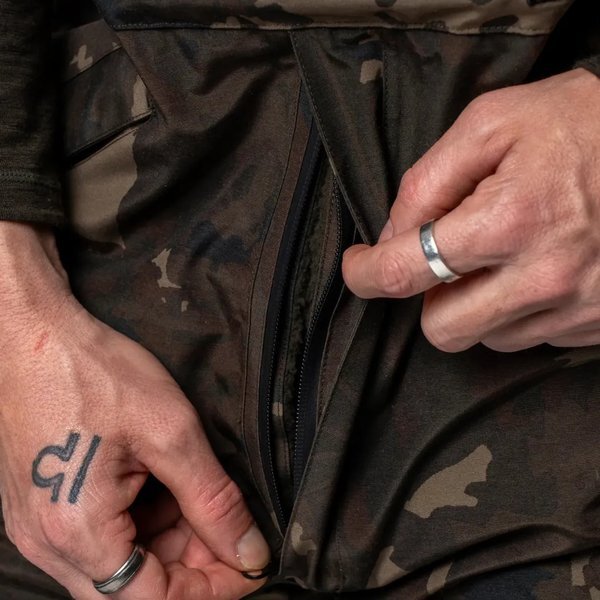 Nash ZT Helluva Peto Impermeable y Tirante Camo