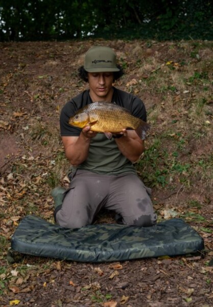 Korum Camo Fishcare Set Onthaakmat (Incl. Weegzak)