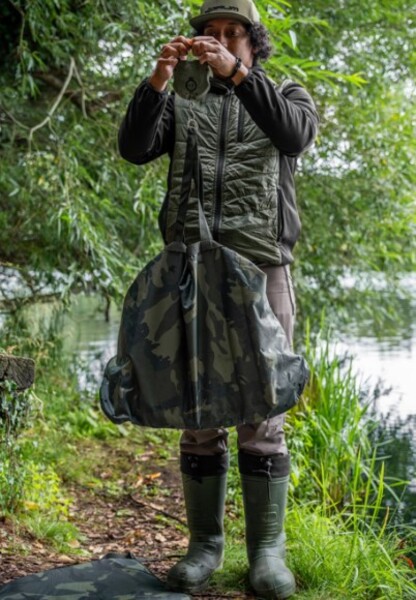 Korum Camo Fishcare Set Onthaakmat (Incl. Weegzak)