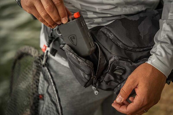 Fox Rage Camo Voyager Belt Bag (Incl. Tacklebox)