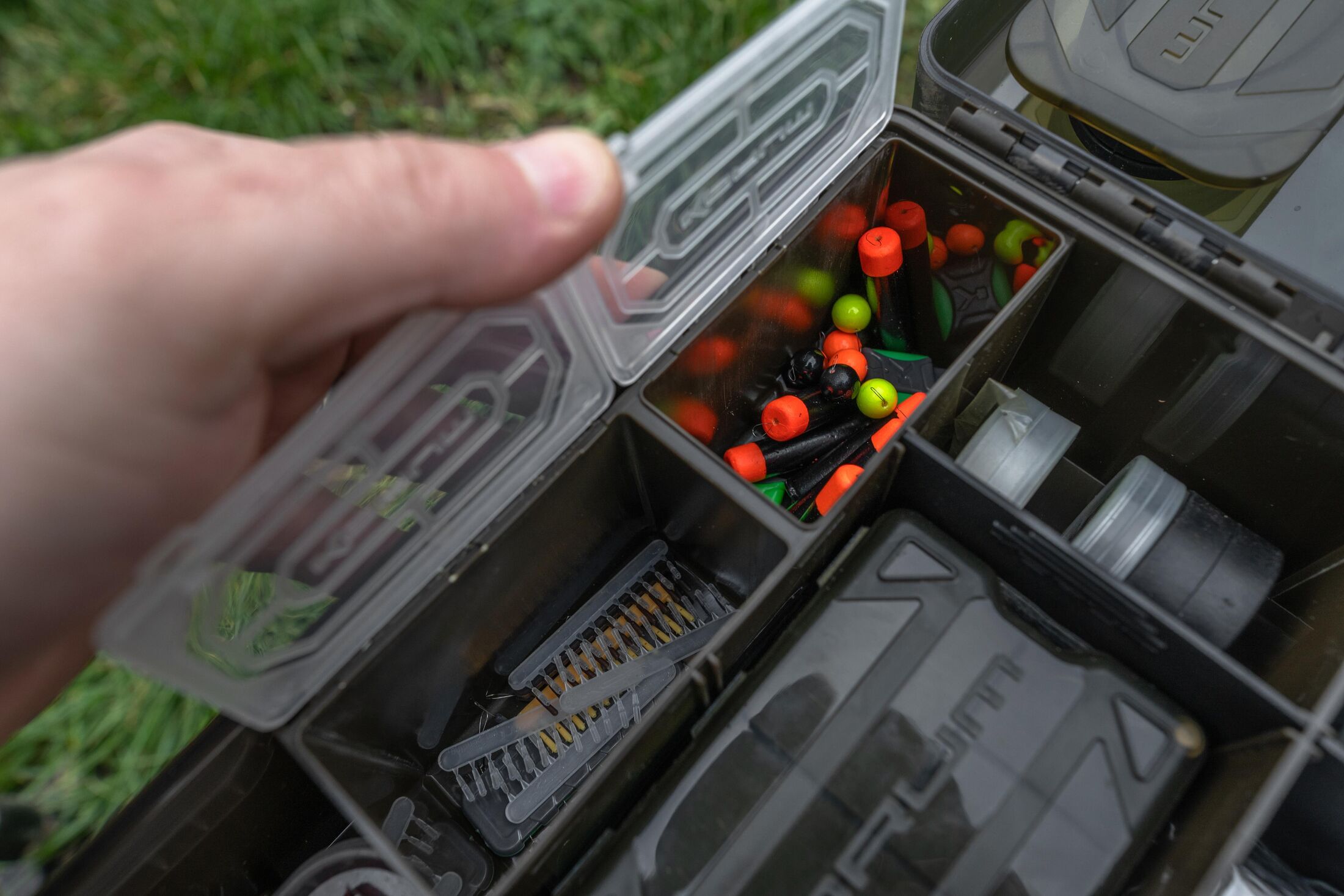Korum Mega Blox Fully Loaded Tacklebox (Incl. Baiting Tools!)
