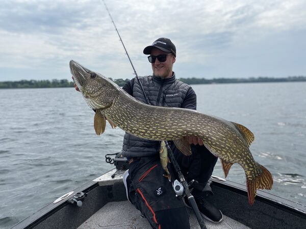 Savage Gear Alpha SG8 Monster Baitcaster 