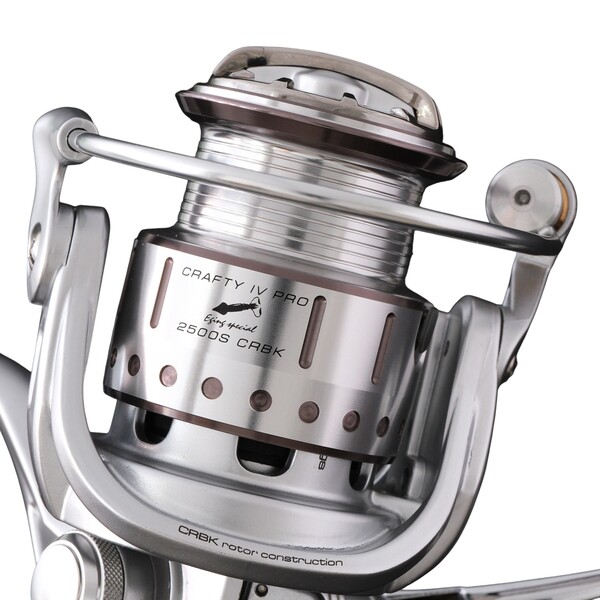Cinnetic Crafty IV Light Game CRBK Spinning Reel - 2500