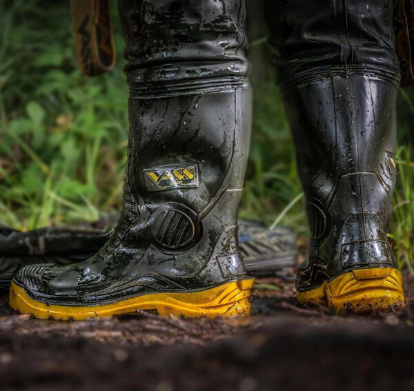 Vass Hybrid 700 Khaki / Black Chest Wading Suit