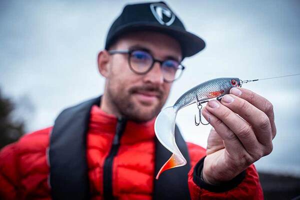 Fox Rage Pro Grub Shad Cargado 12 cm/4.7" (17 g) - Ultra Realistic Roach