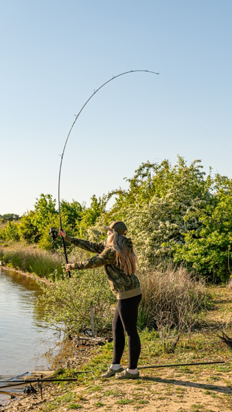 Sonik Xtractor+ Dark Camo Caña para Carpa