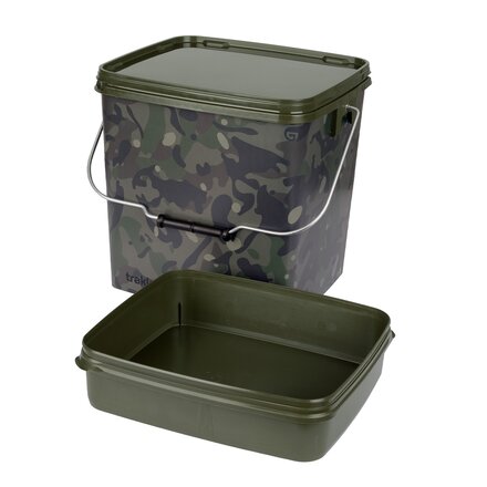 Trakker 13 Ltr Camo Square Container Voeremmer (Incl. Tray)