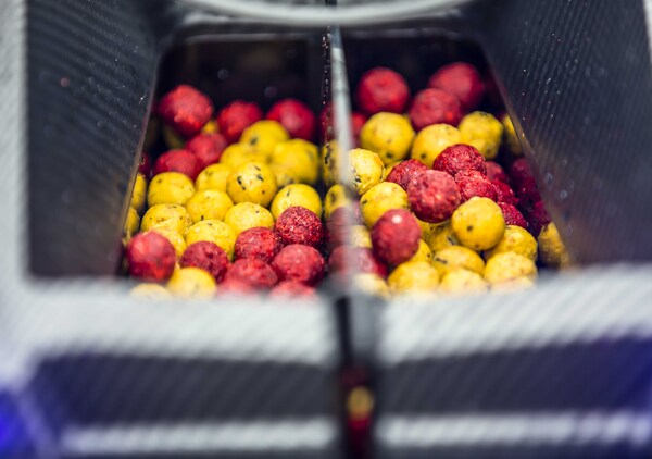 BaitStar Baitboats Xpert Carbon AllinOne Voerboot (GPS & Fishfinder)