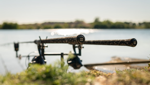 Sonik Xtractor+ Dark Camo Caña para Carpa