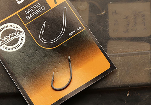 Fox Edges Curve Shank Short Hooks
