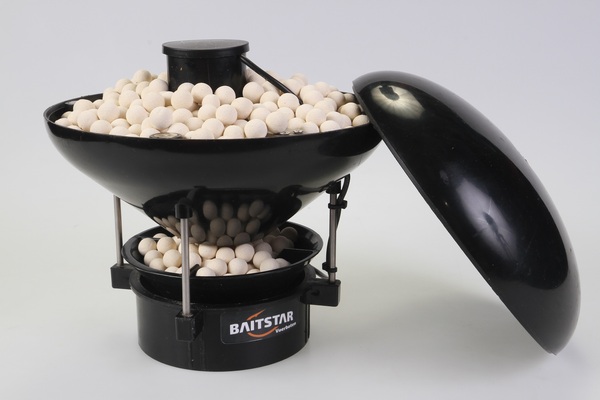 BaitStar Baitboats Xpert Black AllinOne Futterboot (Baitthrower, GPS & Echolot)