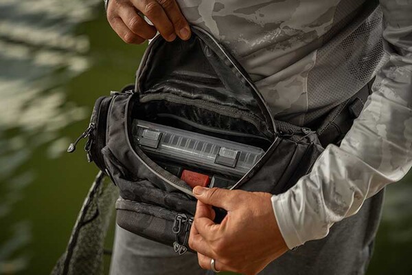 Fox Rage Camo Voyager Belt Bag (Incl. Tacklebox)