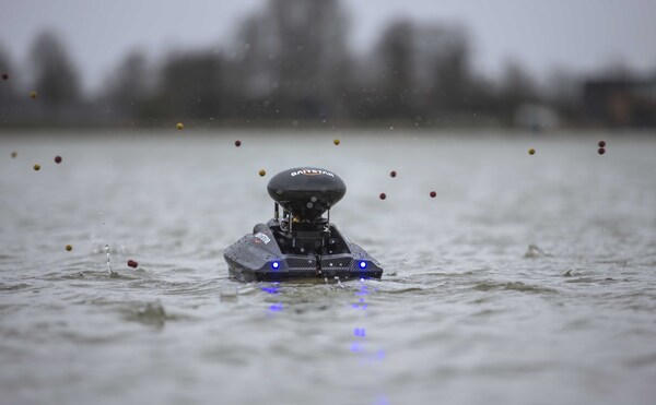 BaitStar Baitboats Xpert Carbon AllinOne Voerboot (Baitthrower, GPS & Fishfinder)