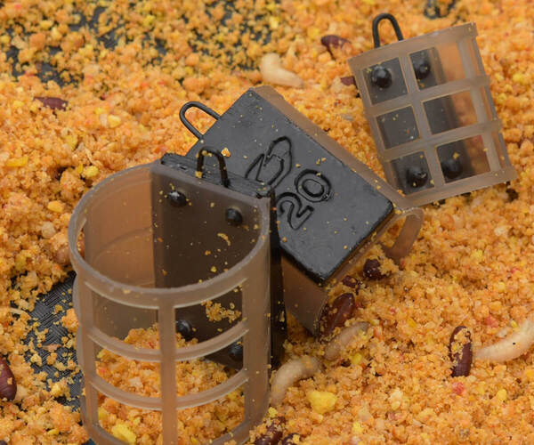 Cresta Plastic Cage Feeder