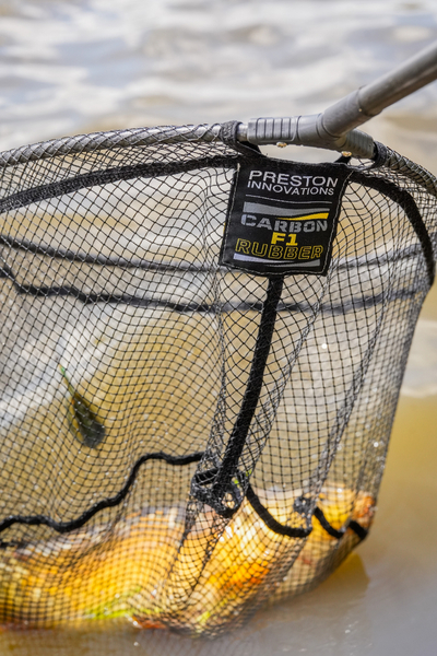 Preston Carbon F1 Latex Landingsnet